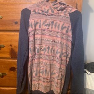 Distressed feather pattern hooded shirt